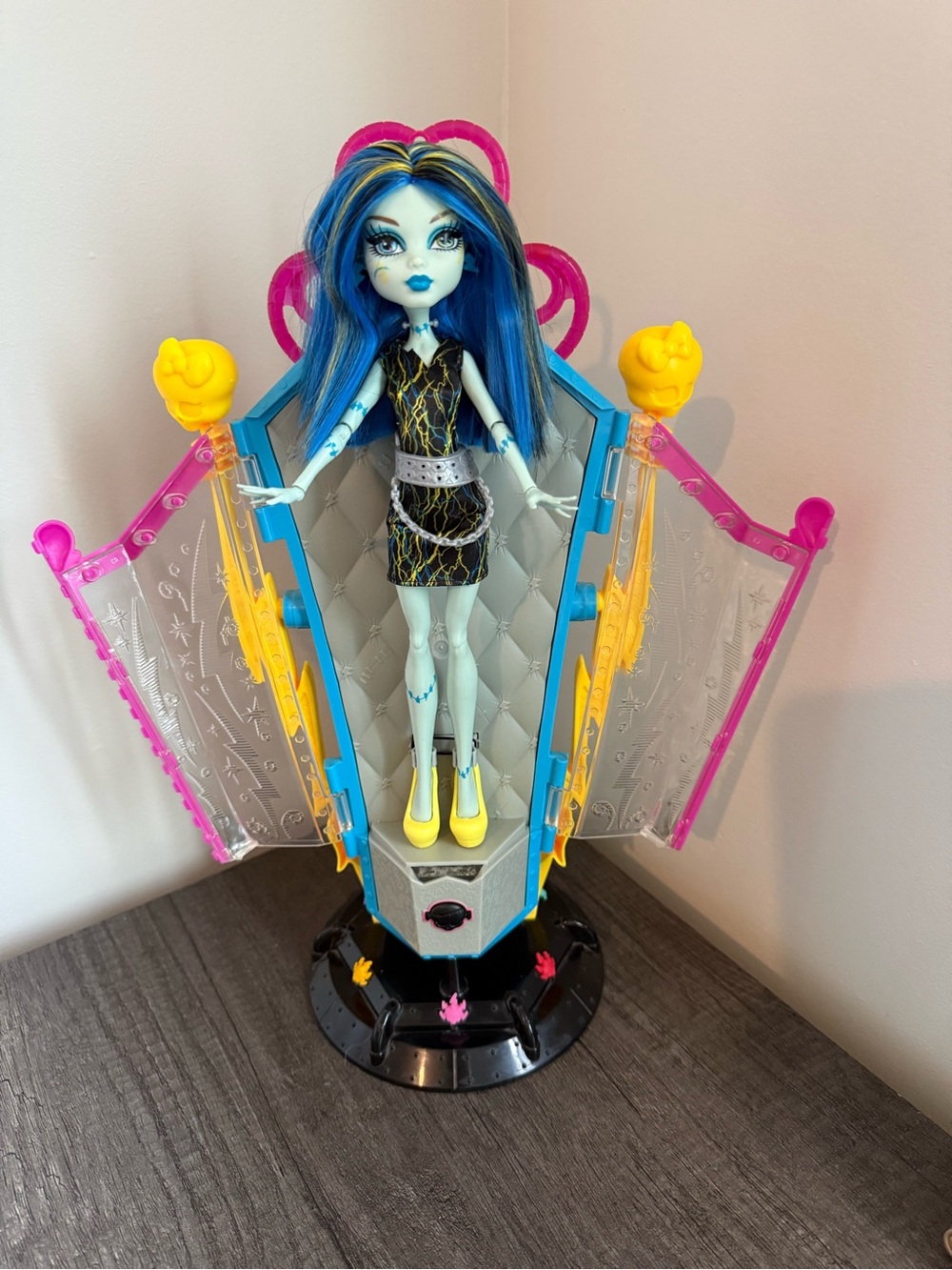 Monster High G1 Freaky Fusion Frankie Stein Recharge Chamber